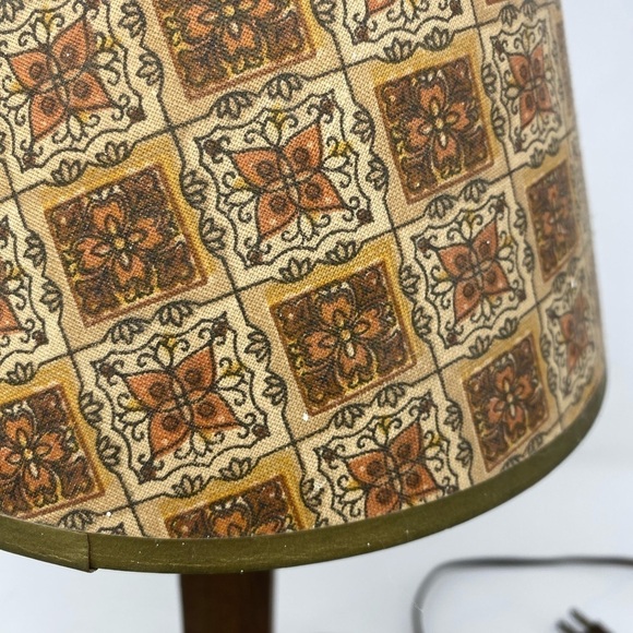 Vintage Table Lamp with Rustic Wood Base and Barrel Detail - Picture 3 of 8